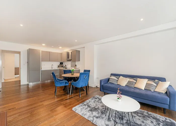 2 Bed Apartment Near Little Britain Lake