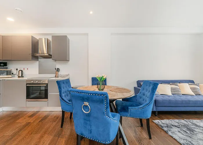 2 Bed Apartment Near Little Britain Lake