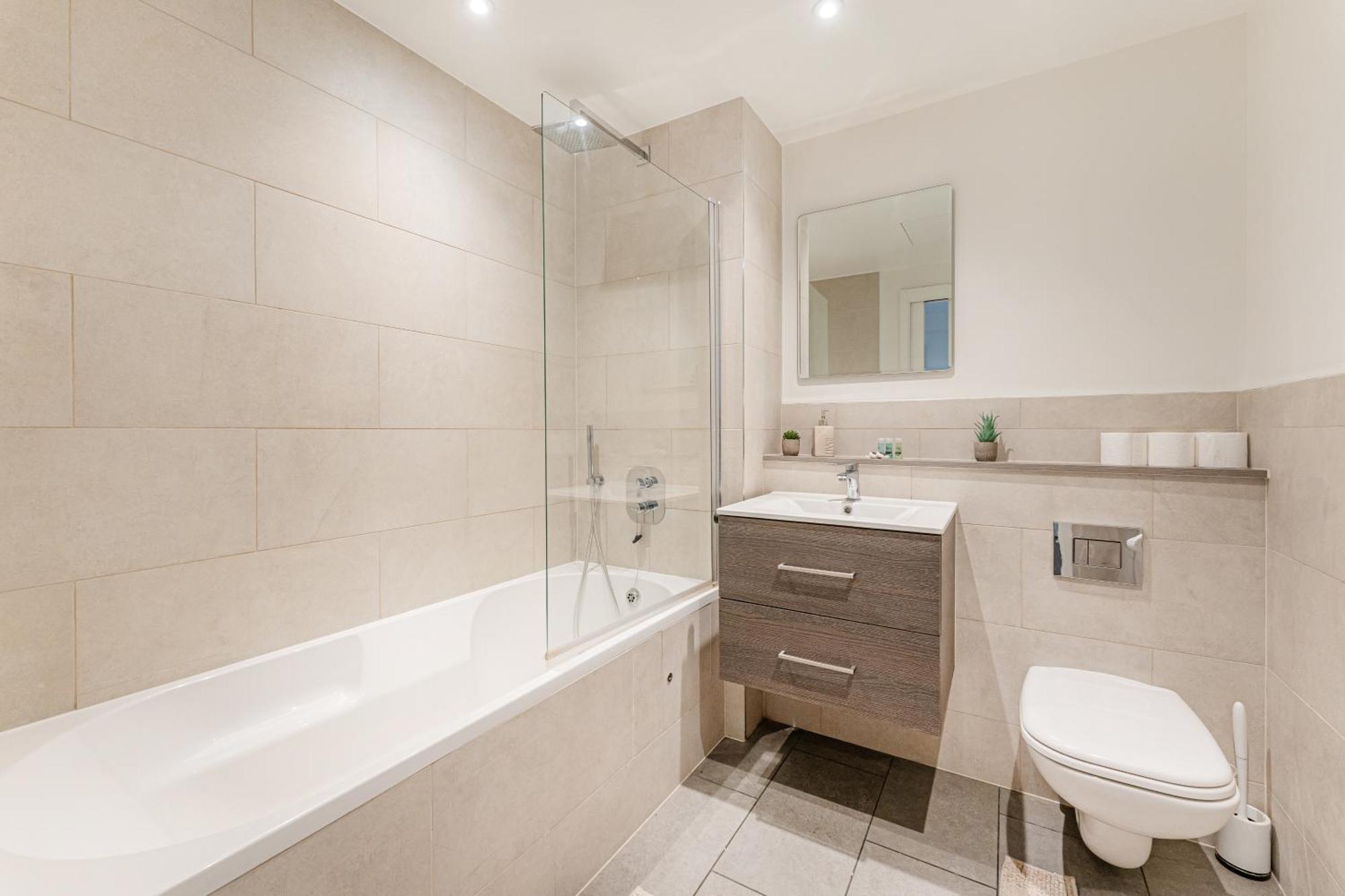 Apartment 2 Bed Near Little Britain