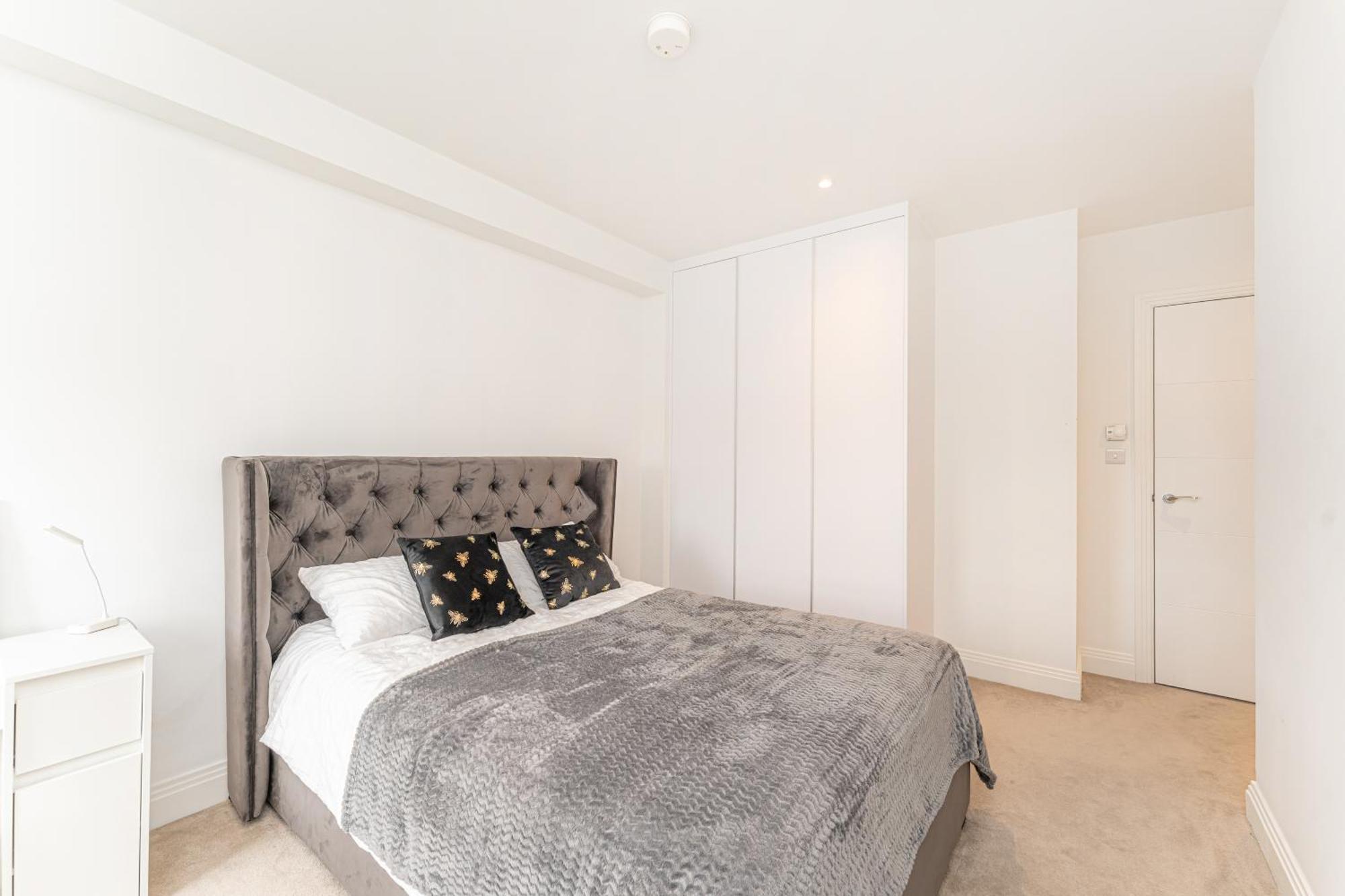 2 Bed Near Little Britain Apartment Uxbridge