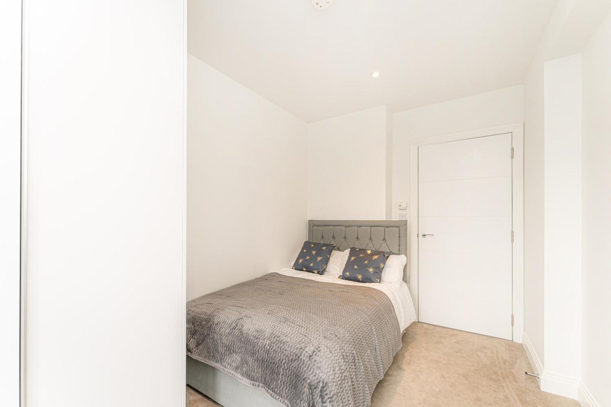 Apartment 2 Bed Near Little Britain *